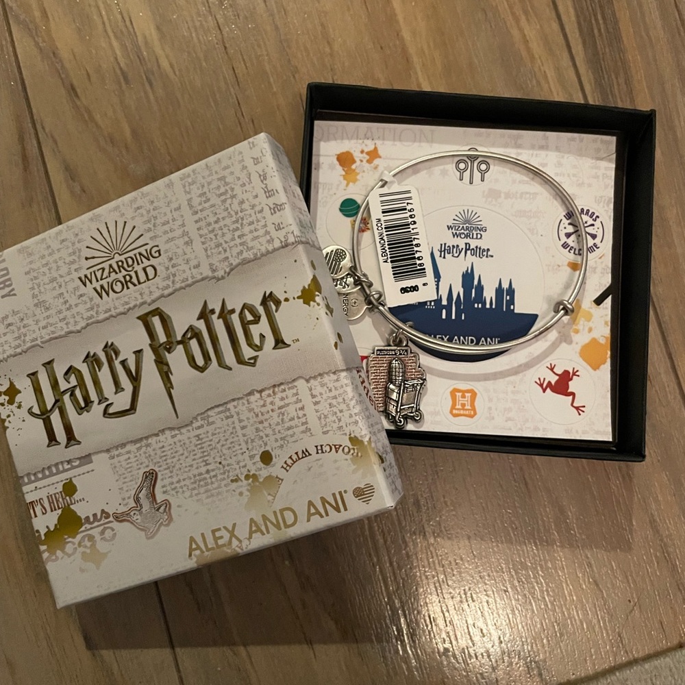 NWT Alex and Ani Harry Potter Platform 9 3/4 bracelet